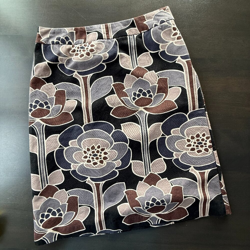 Boden fully lined pencil skirt in US 4R